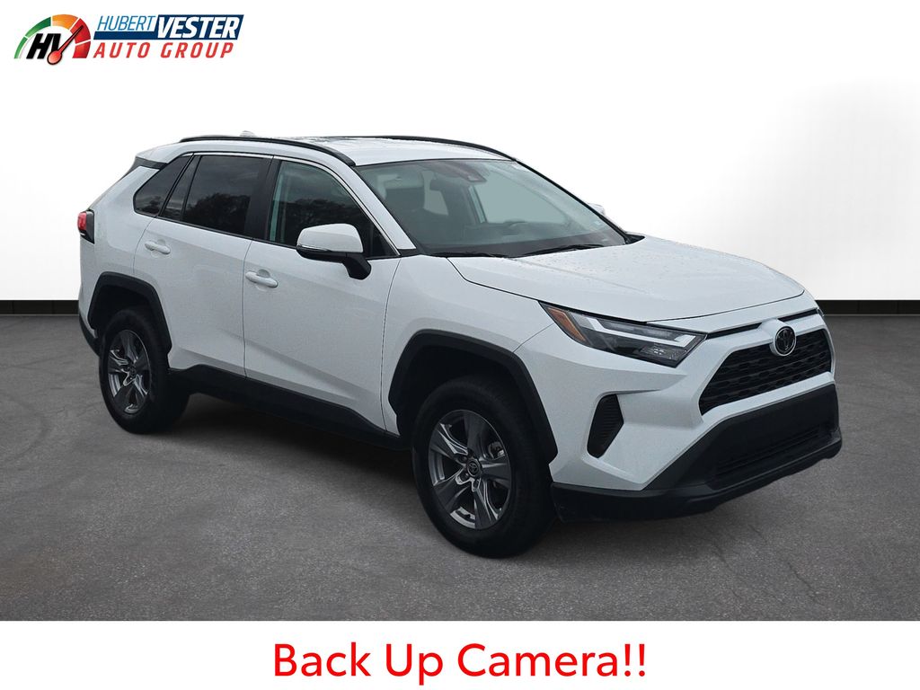 2024 Toyota RAV4 XLE photo 4