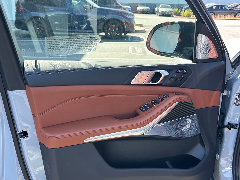 Thumbnail: 2027 BMW X7 - 11