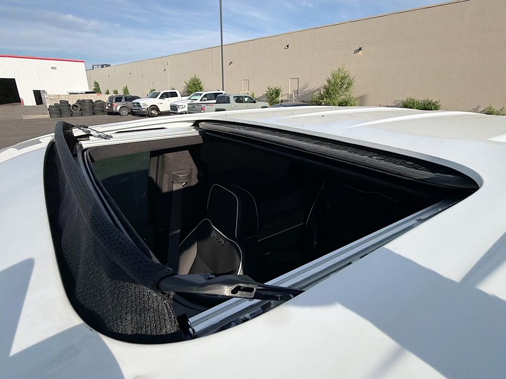 Used 2026 White GMC AT4X image 23