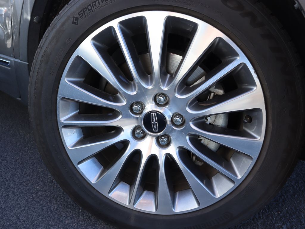 Thumbnail: 2017 Lincoln MKC - 16