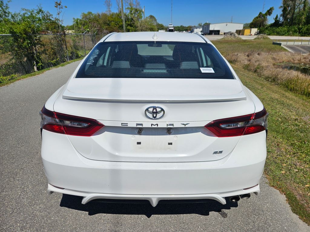 2022 Toyota Camry SE 4