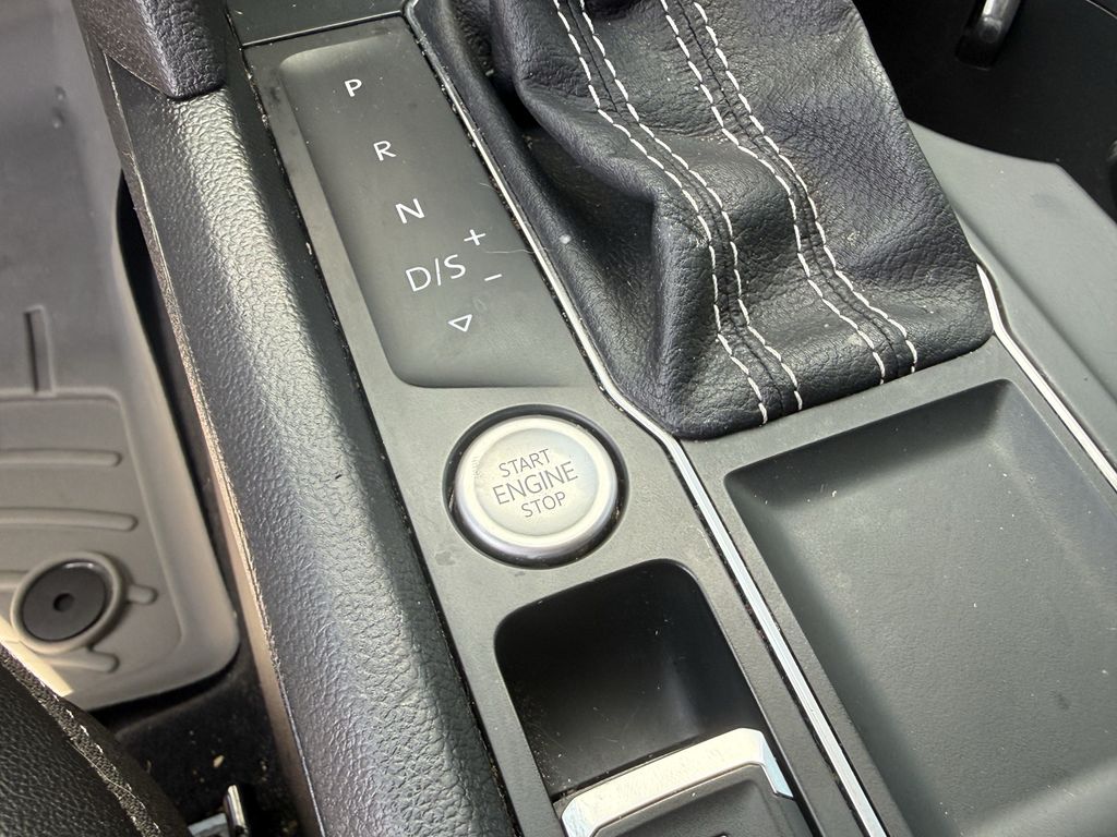 2023 Volkswagen Atlas 2.0T SE Silver at Cook Ford