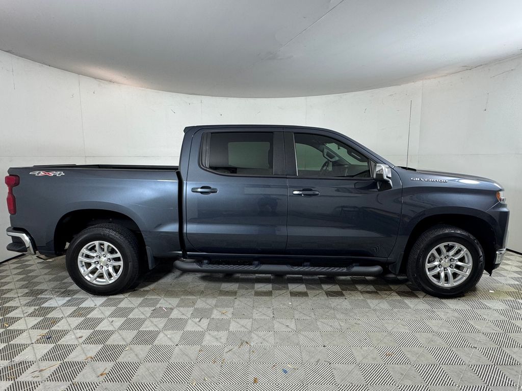 2021 Shadow Gray Metallic Chevrolet Silverado 1500 LT 4X4 Truck