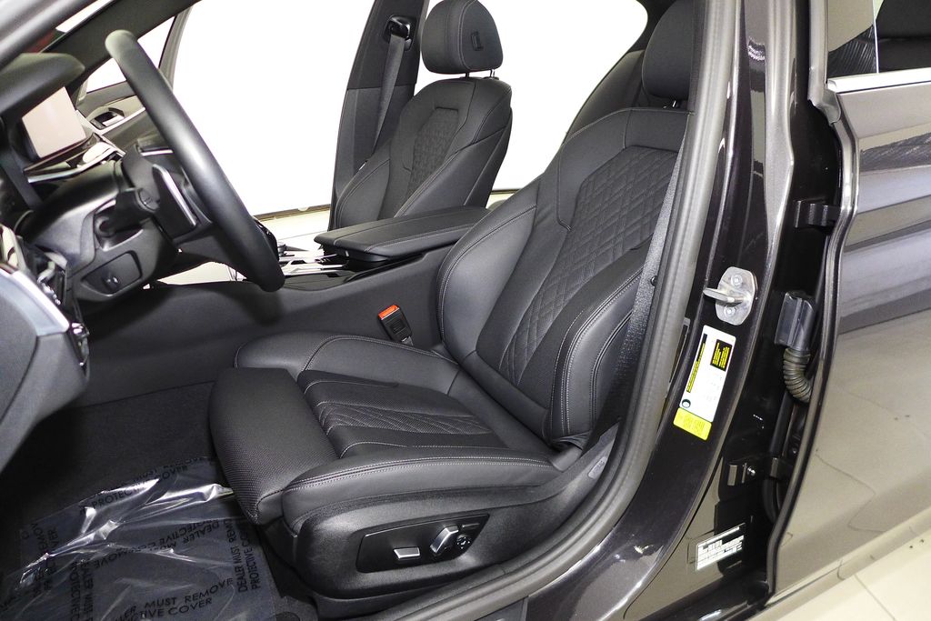 Thumbnail: 2023 BMW 5 Series - 21