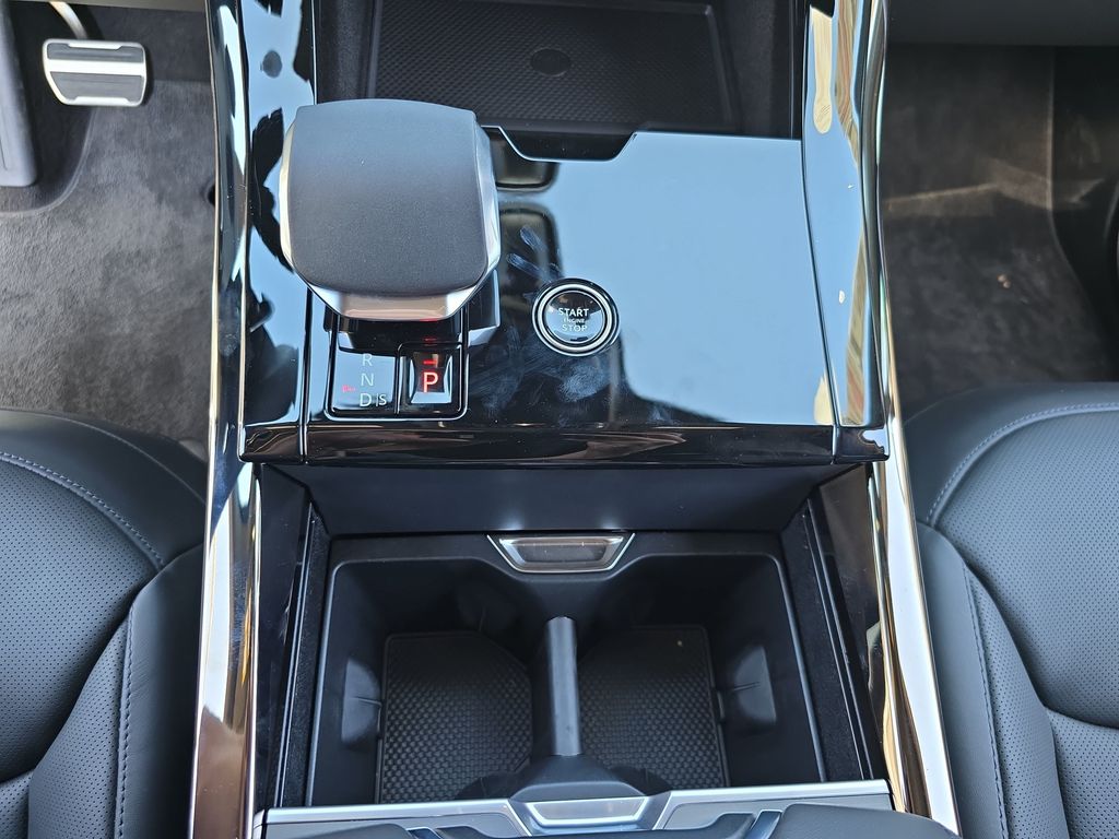 New 2026 White Land Rover Dynamic SE image 26