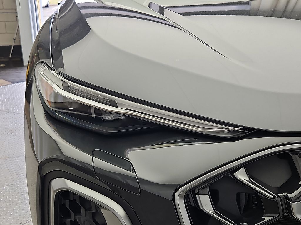 Thumbnail: 2025 Audi Q5 - 9