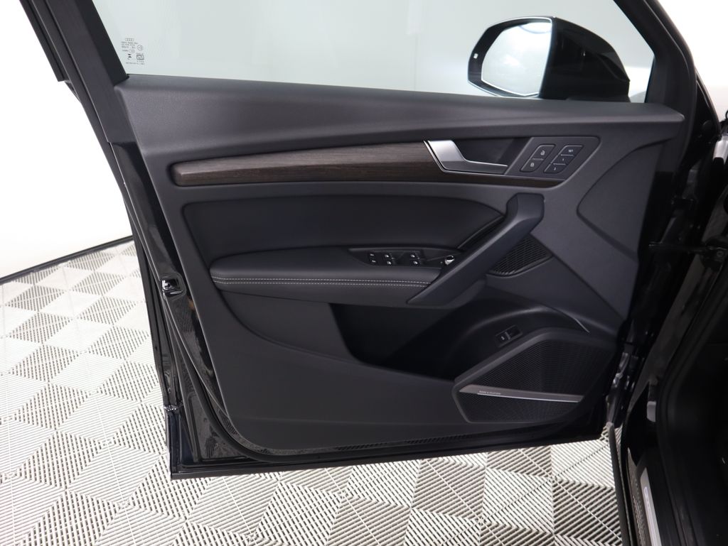 Thumbnail: 2025 Audi Q5 - 25