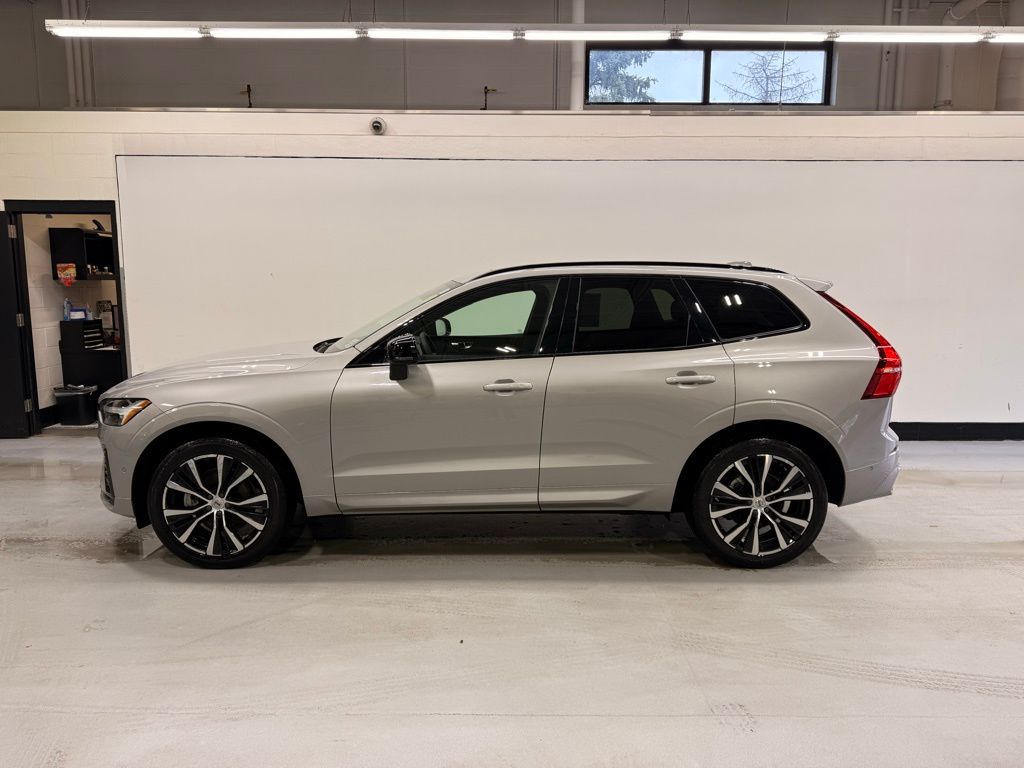 Thumbnail: 2023 Volvo XC60 - 2