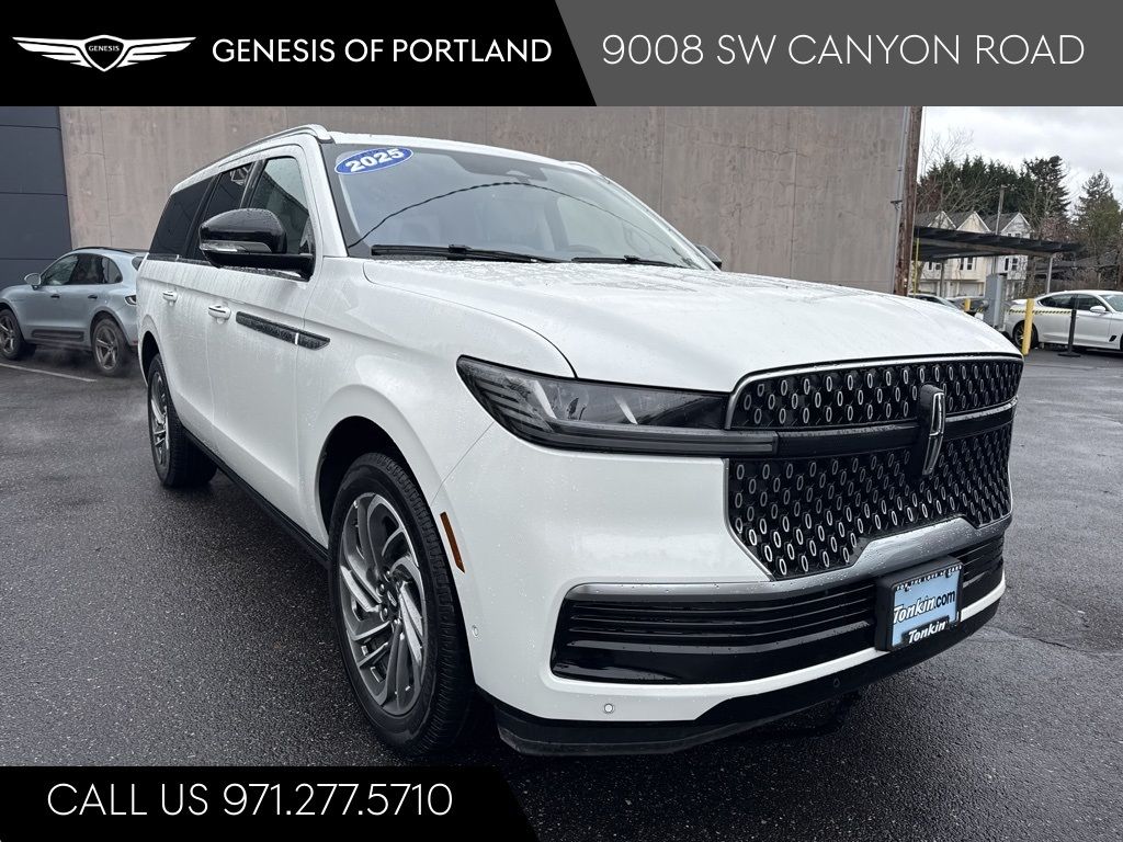 Pristine White Metallic Tri-Coat 2025 Lincoln Navigator L Reserve 4WD SUV / Crossover Four-Wheel Drive Automatic