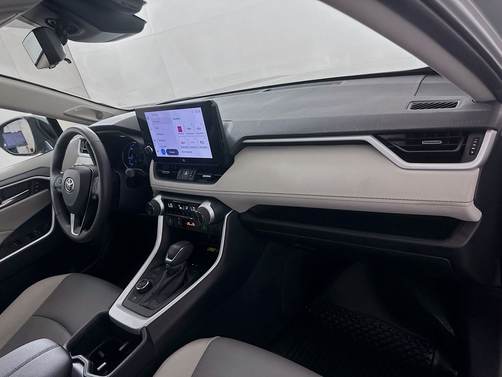 Thumbnail: 2023 Toyota RAV4 - 29