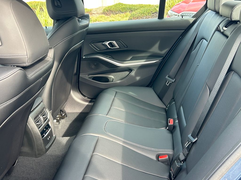 Thumbnail: 2026 BMW 3 Series - 30