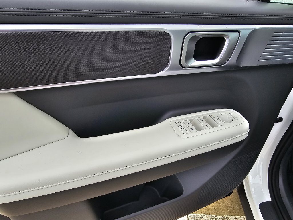 New 2027 White Hyundai SEL image 15