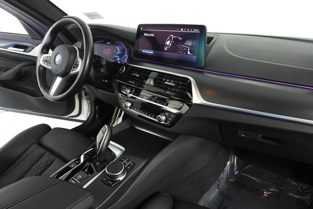 Thumbnail: 2023 BMW 5 Series - 13