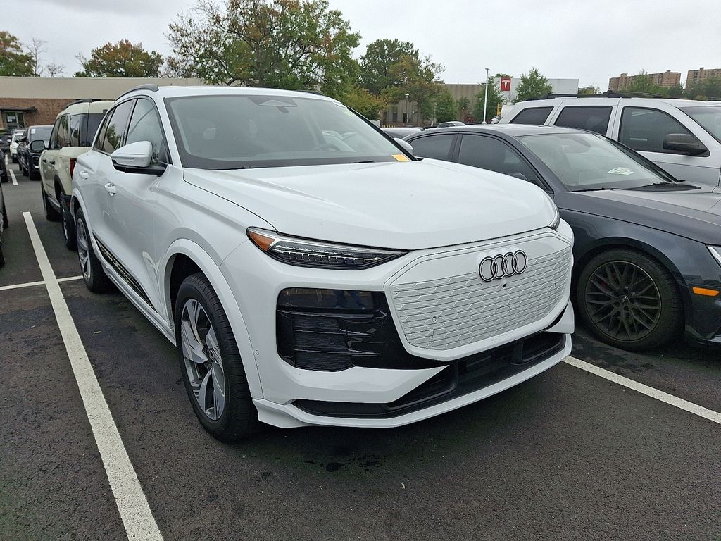 Thumbnail: 2025 Audi Q6 e-tron - 3