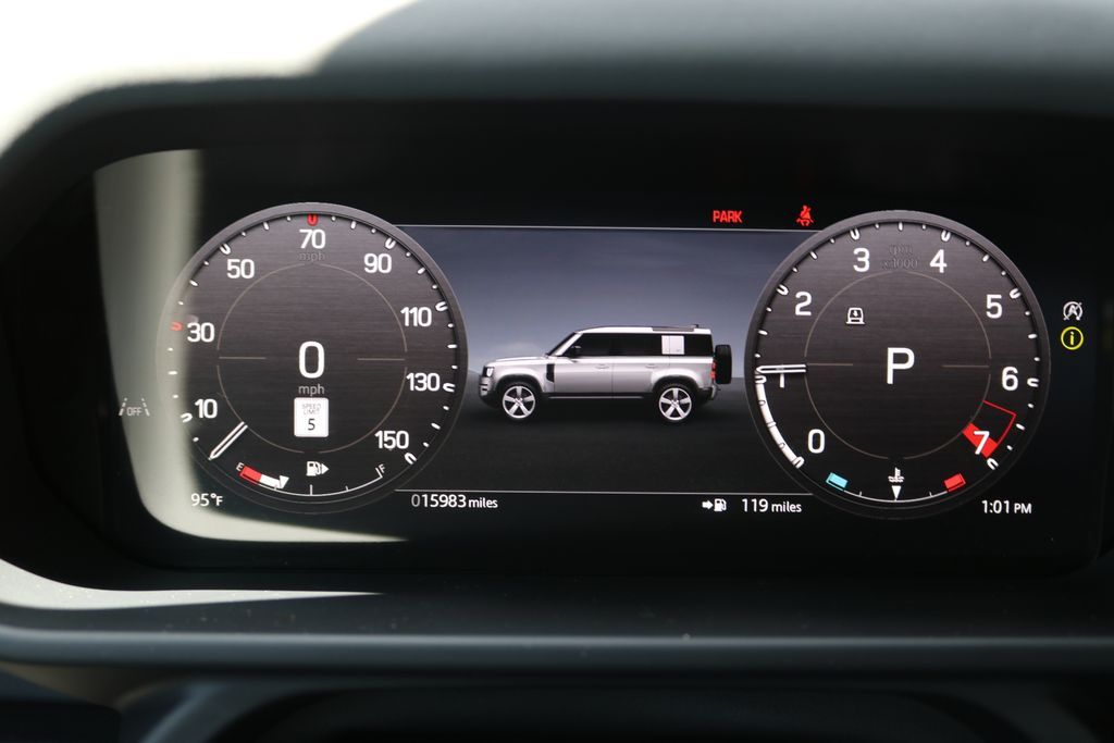 Used 2025  Land Rover X-Dynamic SE image 28