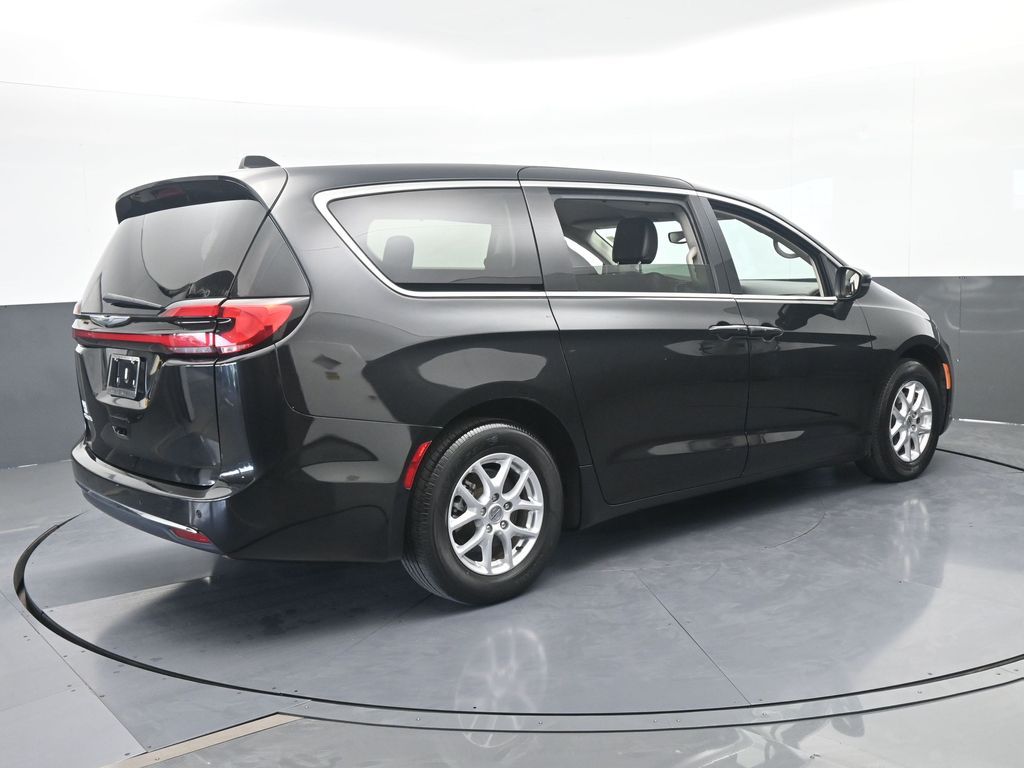 Used 2023 Brilliant Black Crystal Pearlcoat Chrysler Touring L image 5
