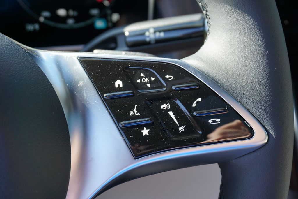 2025 Mercedes-Benz GLC 350 25