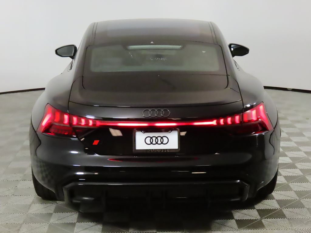 Thumbnail: 2026 Audi e-tron GT - 4