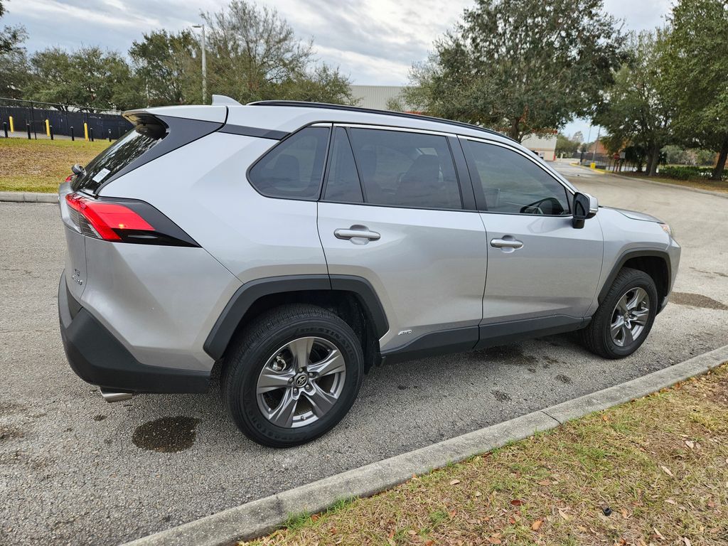 2024 Toyota RAV4 LE 5