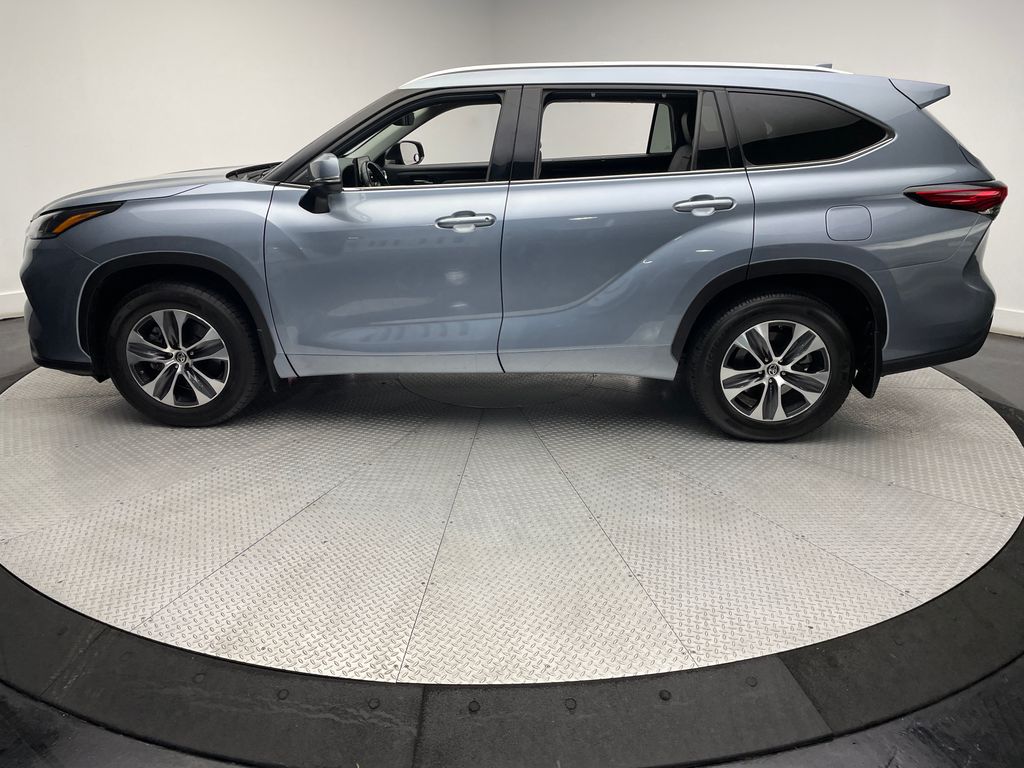 2021 Toyota Highlander XLE 8