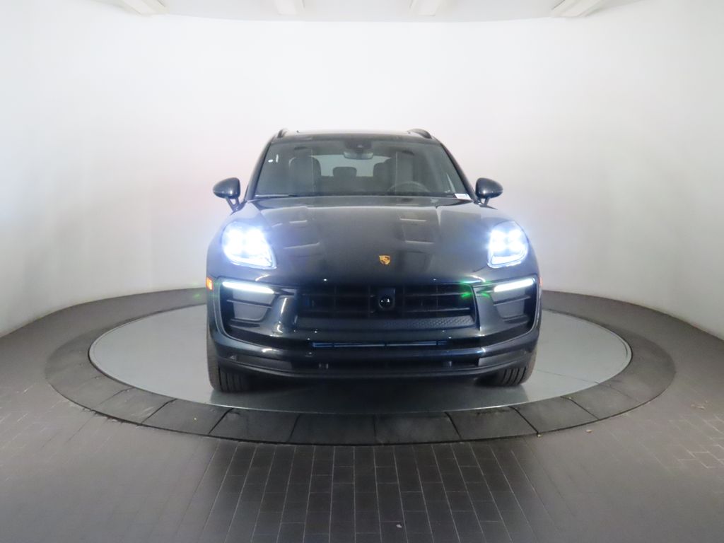 Thumbnail: 2026 Porsche Macan - 10