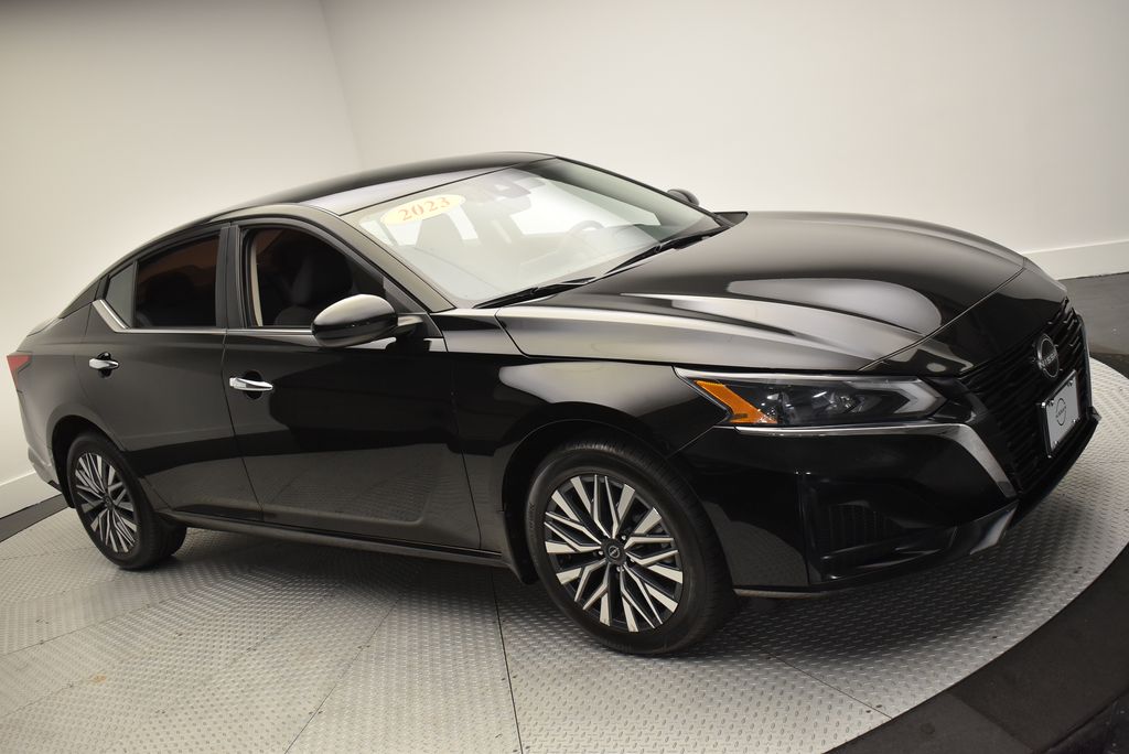 Thumbnail: 2023 Nissan Altima - 3