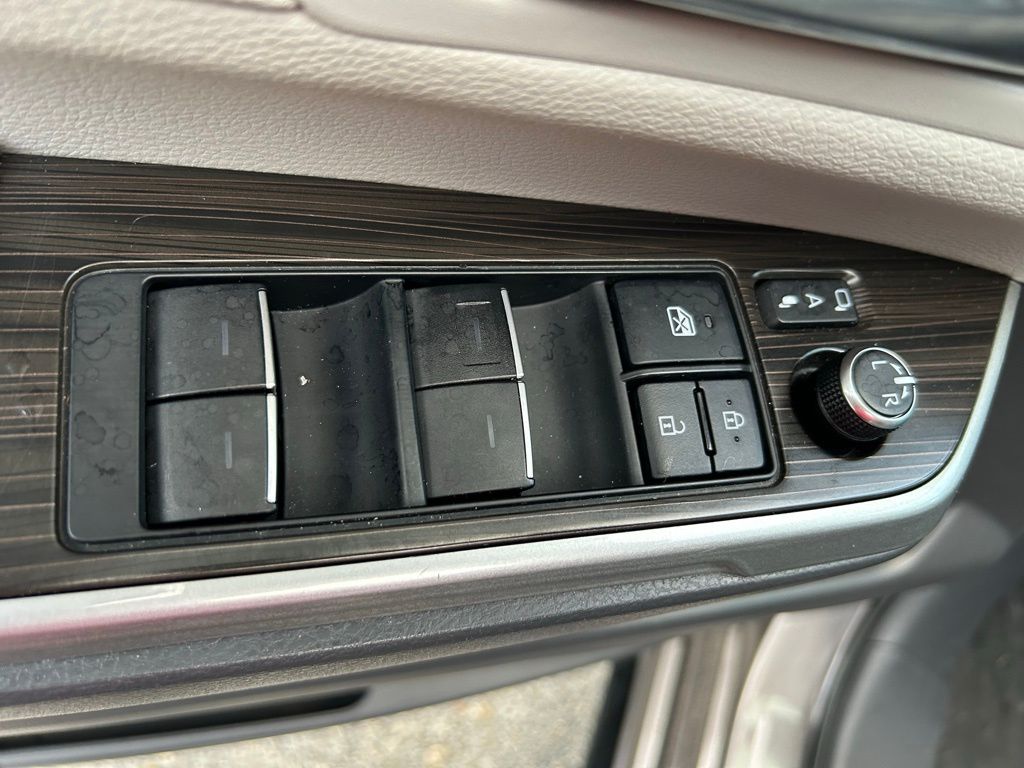 Thumbnail: 2022 Toyota Sienna - 19