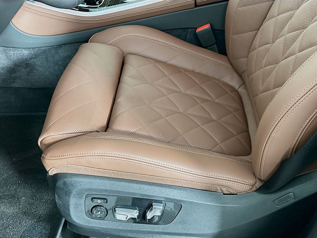 Thumbnail: 2026 BMW X5 - 21