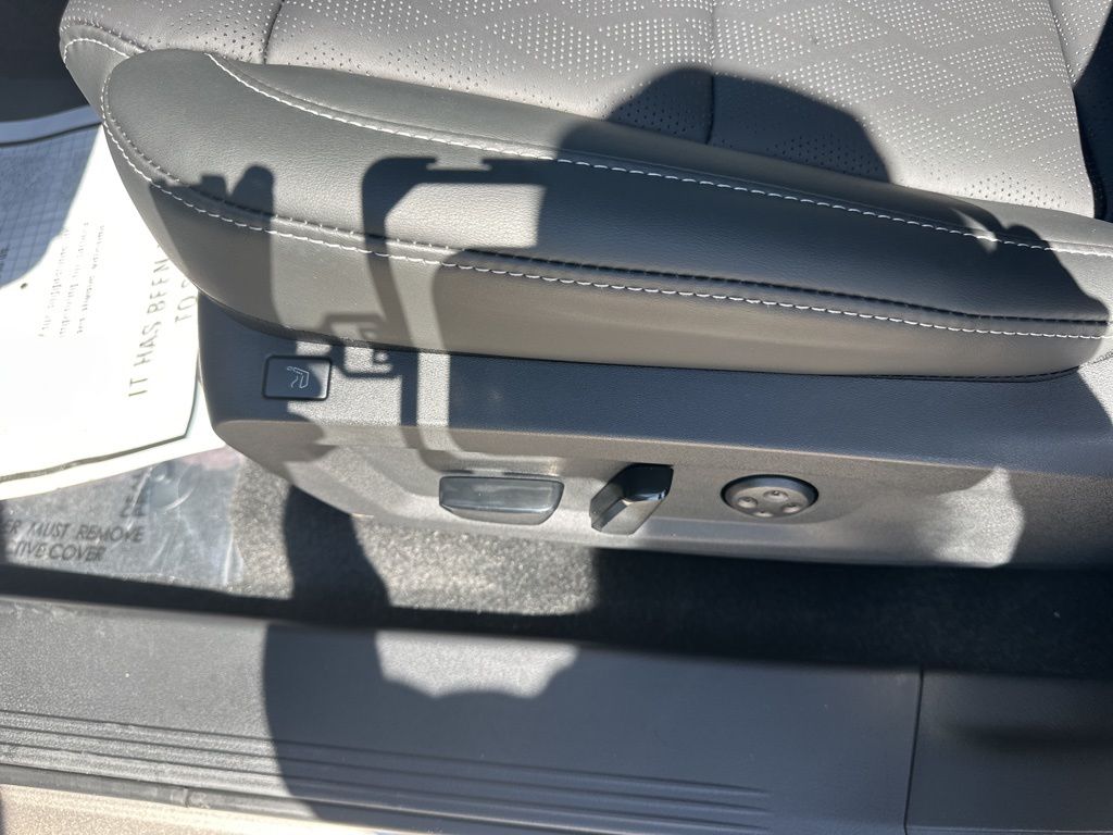 2025 Champagne Silver Metallic Nissan Murano Platinum AWD SUV