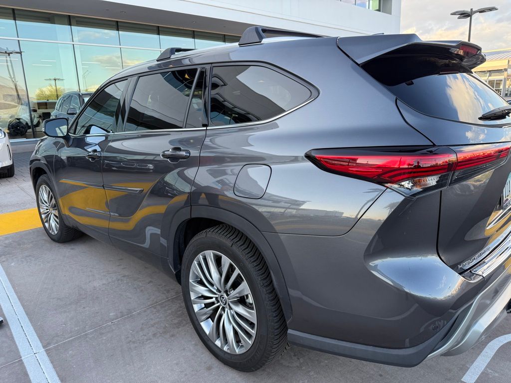 Thumbnail: 2021 Toyota Highlander - 4