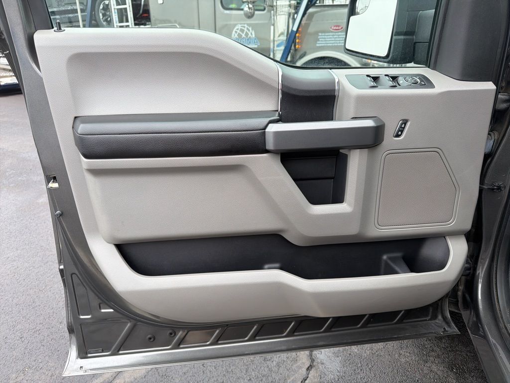 Thumbnail: 2017 Ford F-150 - 16