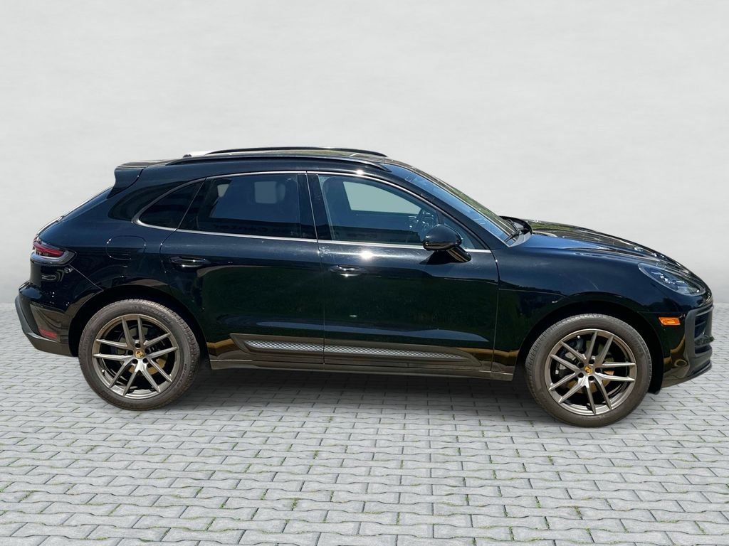 Thumbnail: 2022 Porsche Macan - 4