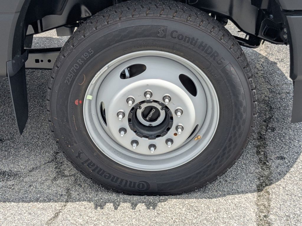 2025 Ford F-550 Chassis XL
