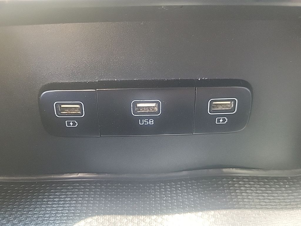 2022 Black Kia Carnival LX FWD Van