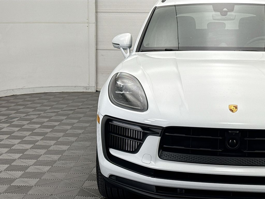 Thumbnail: 2026 Porsche Macan - 12
