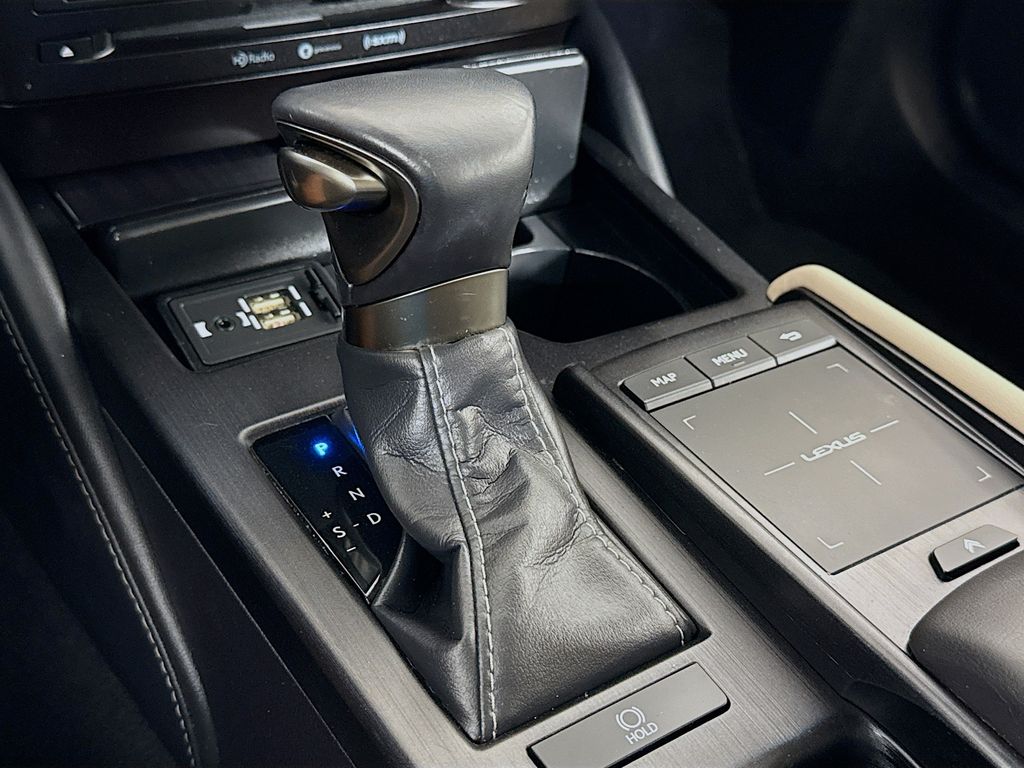 Thumbnail: 2019 Lexus ES - 17