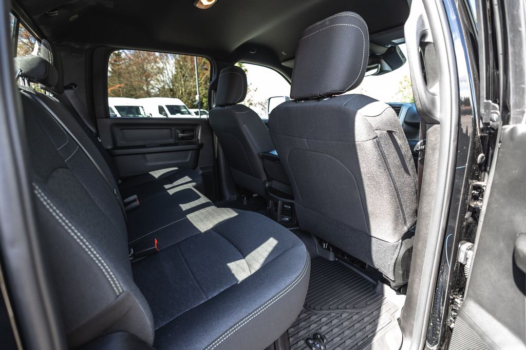 2026 Ram 2500 Black Express Tradesman thumbnail 31