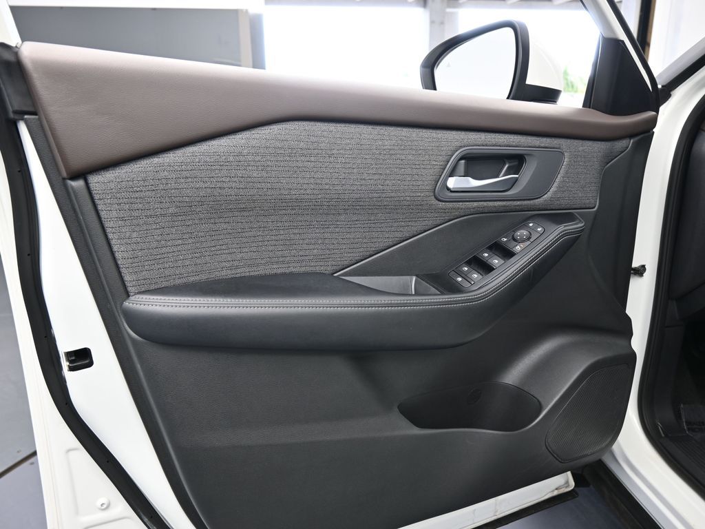 Used 2023 Pearl White Tricoat Nissan SV image 16