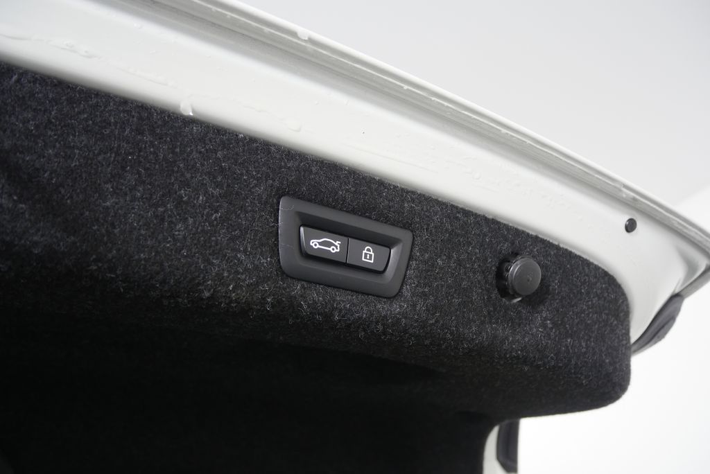 Thumbnail: 2023 BMW 5 Series - 18