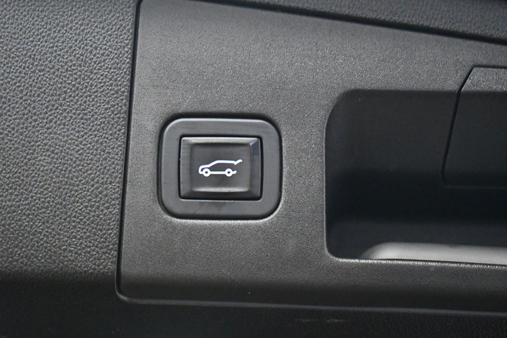 Thumbnail: 2019 Cadillac XT4 - 6