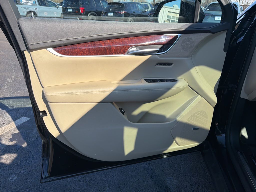 Thumbnail: 2019 Cadillac XT5 - 19