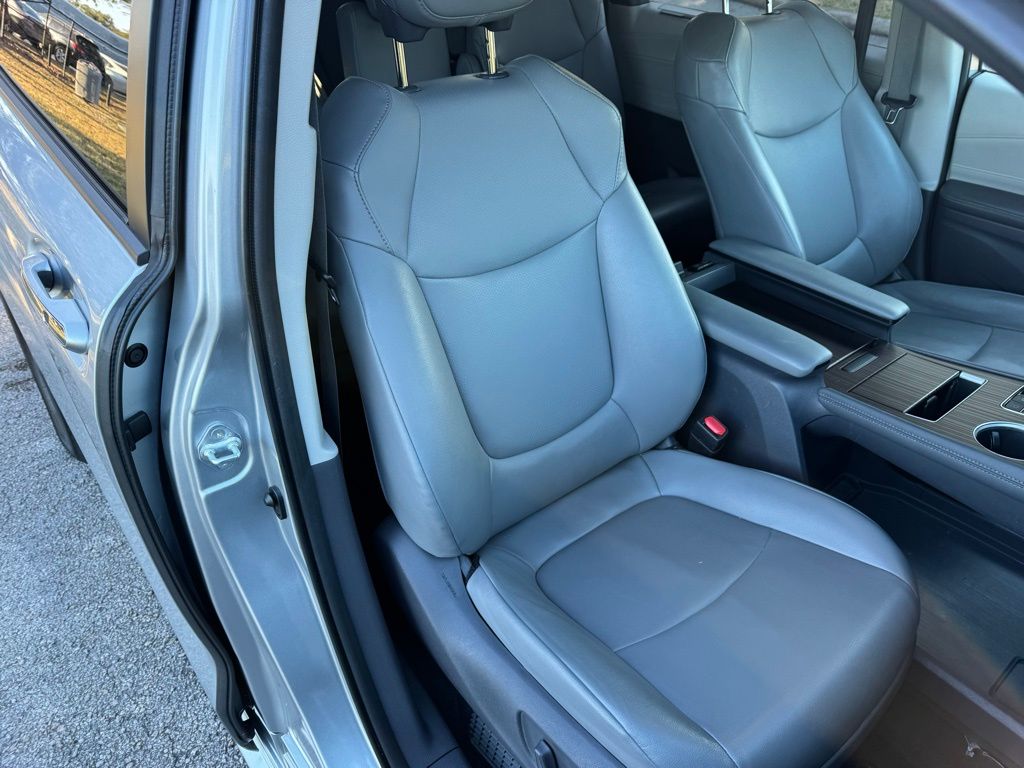 2021 Toyota Sienna XLE 15