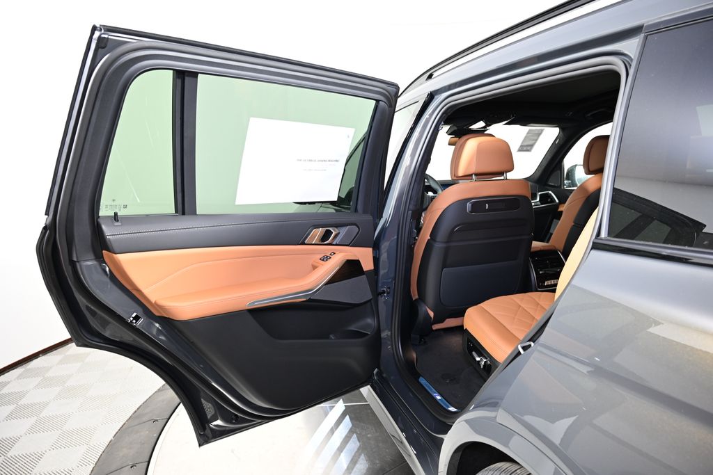 Thumbnail: 2026 BMW X7 - 23