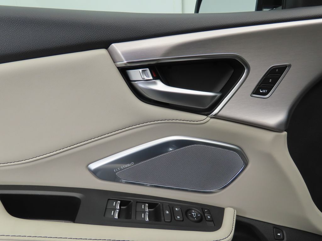 Thumbnail: 2025 Acura RDX - 25