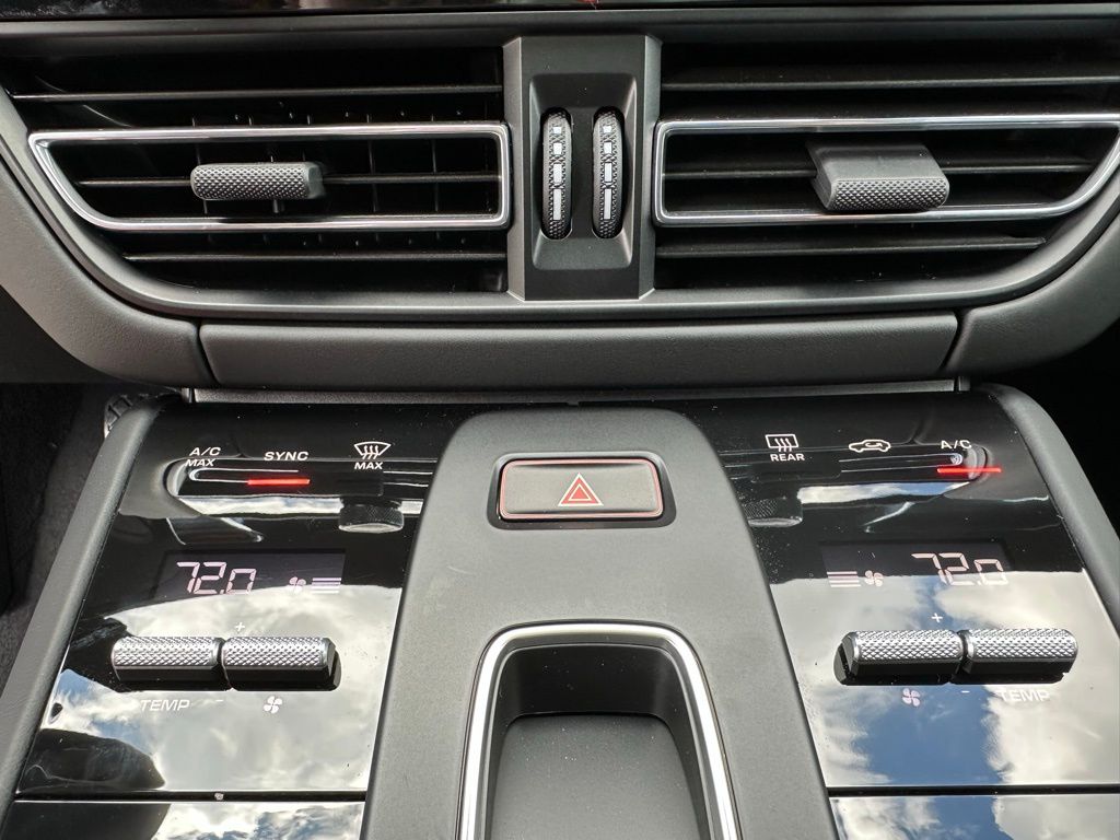 Thumbnail: 2025 Porsche Macan - 30