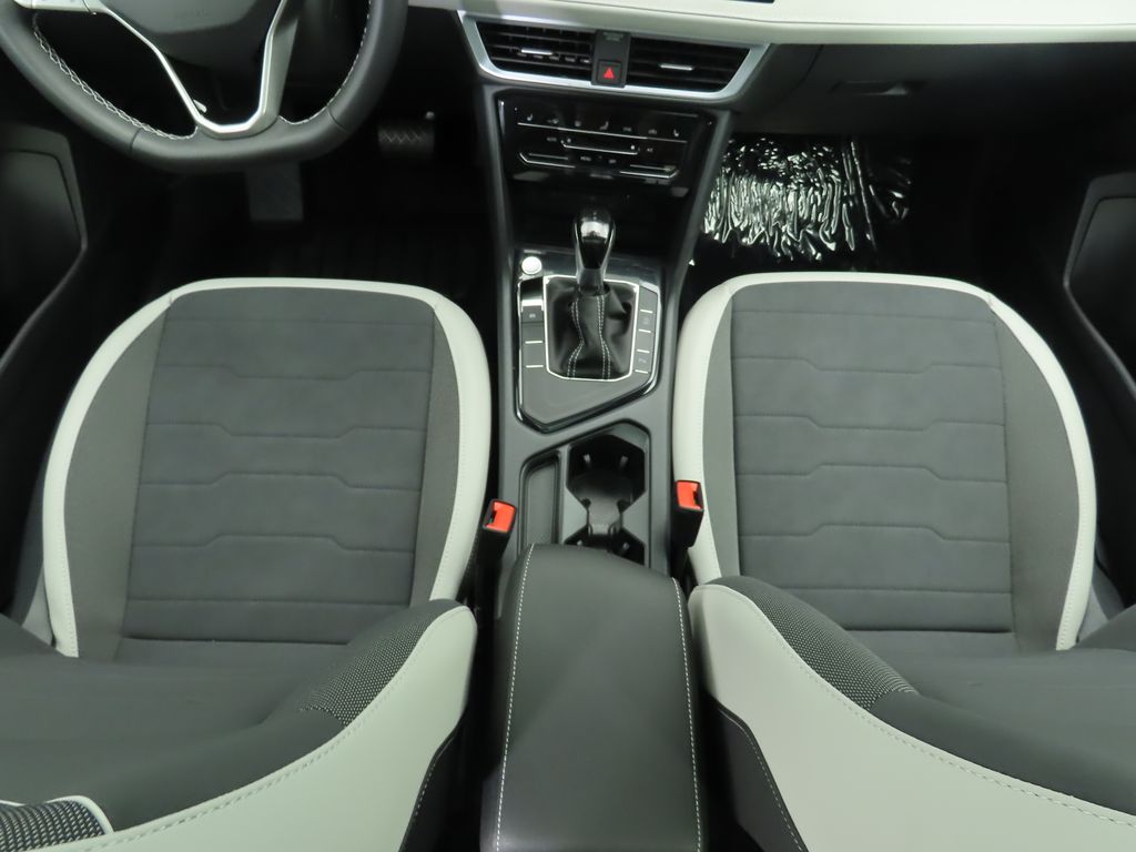 Thumbnail: 2025 Volkswagen Taos - 17