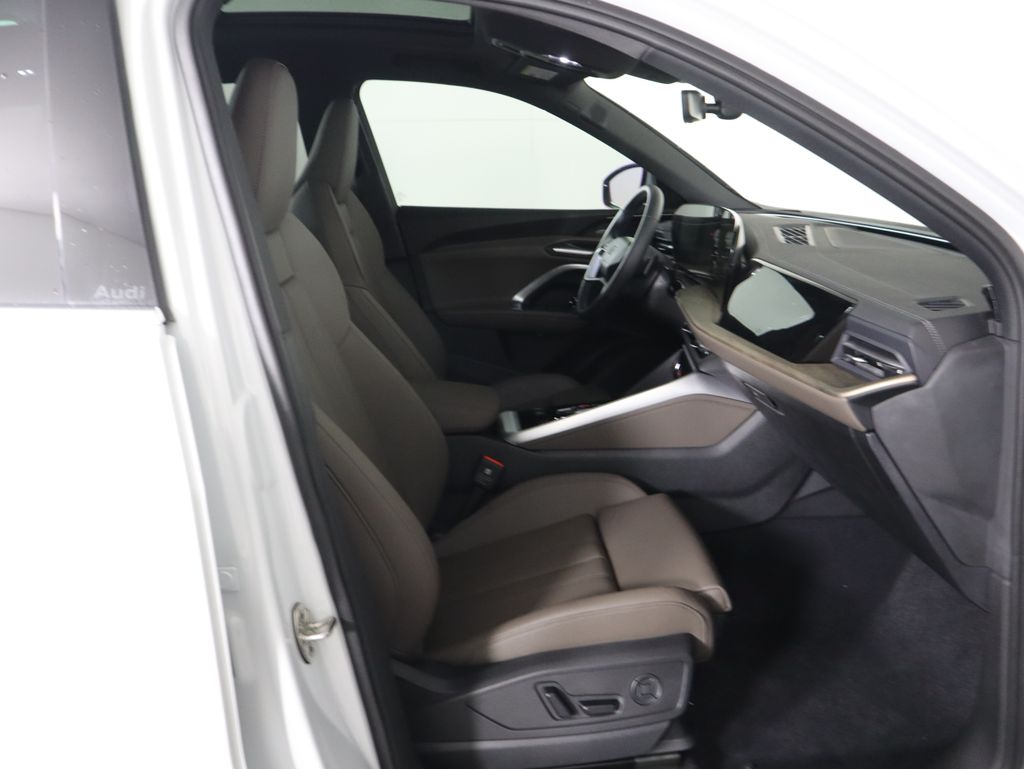 Thumbnail: 2025 Audi Q5 - 22