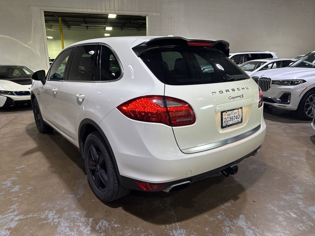 2011 Porsche Cayenne S Hybrid 16