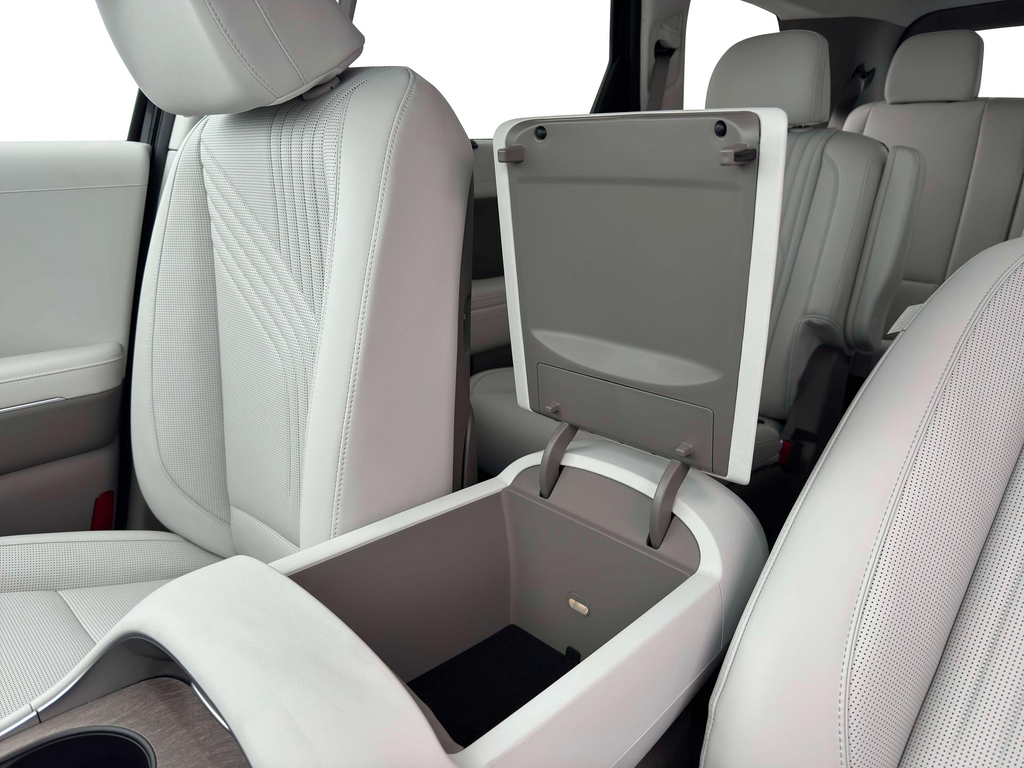 New 2026 Silver Hyundai SEL image 11