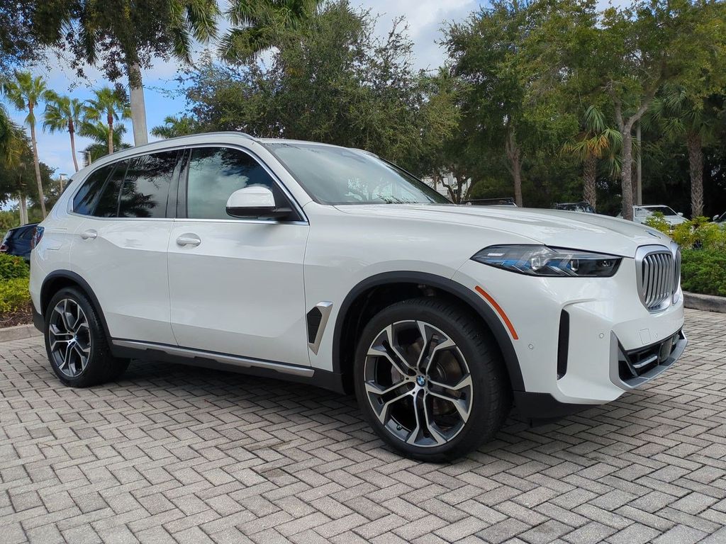 New 2026 White BMW sDrive40i image 2